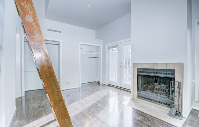 Lovely Lofted H Street Condo + Parking!