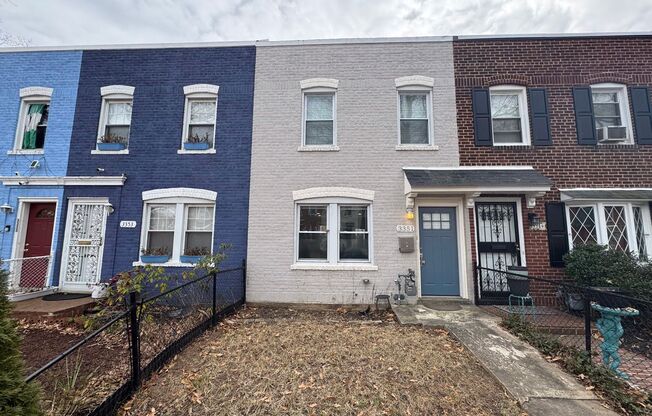 Charming 2 Bed 1.5 Bath Townhome In Beautiful Lily Ponds