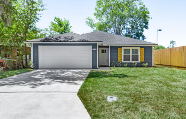 A beautiful 4 bedroom, 2 bathroom property that is the perfect fit!!