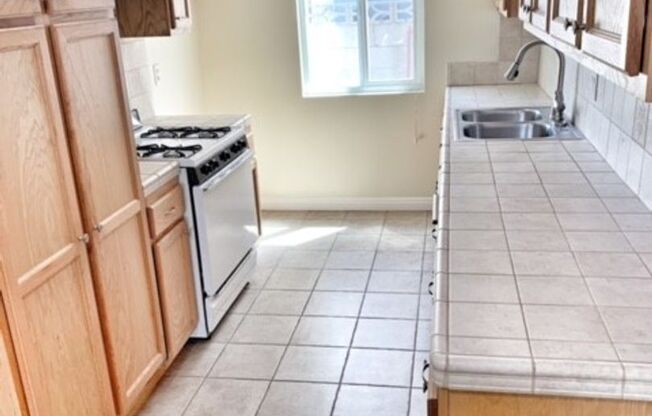 2 beds, 1 bath, 1,307 sqft, $2,595, Unit 04