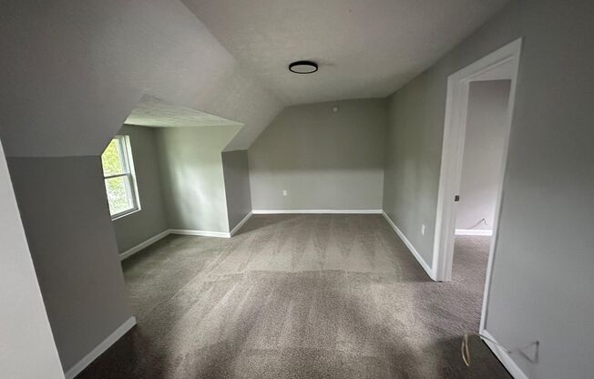 1109 E Kirby Ave