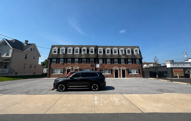 18 Huron Ave