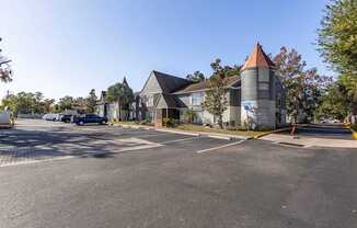 Welcome to Foxcroft Apartments