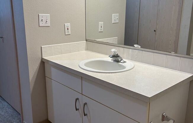 2 beds, 2 baths, 1,240 sqft, $1,940, Unit B6