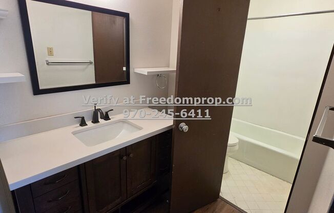 N 21st St 1300 - Chateau