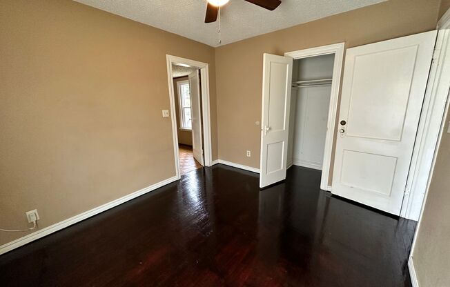 2 beds, 1 bath, $995