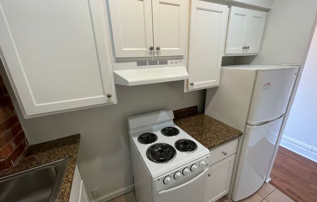 1 bed, 1 bath, 400 sqft, $1,169, Unit 368 S. Atlantic Ave. #07