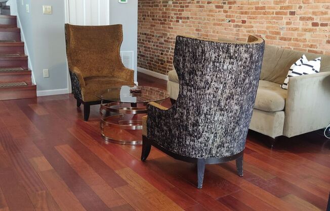 Chamring 2-Bedroom Locust Point Townhome w/ Deck