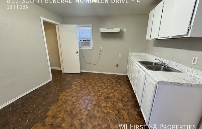 811 S GENERAL MCMULLEN DR