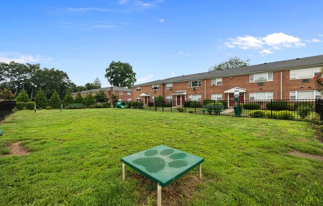 2 beds, 1 bath, 730 sqft, $2,450