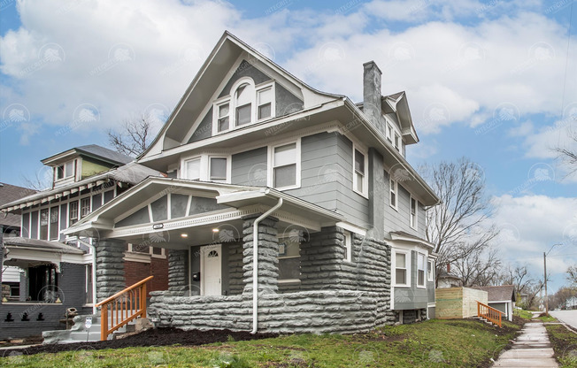 **Newly Remodeled High-End 4 Bedroom, 2.5 Bathroom Home in Oak Park**