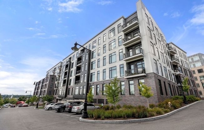 2 beds, 2 baths, 1,024 sqft, $4,000, Unit 725