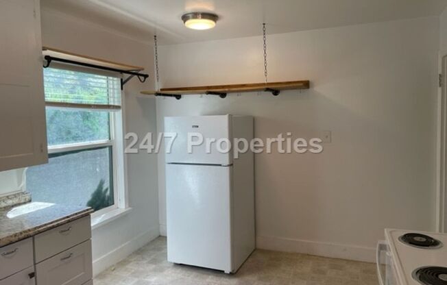 1 bed, 1 bath, 695 sqft, $1,595, Unit 01