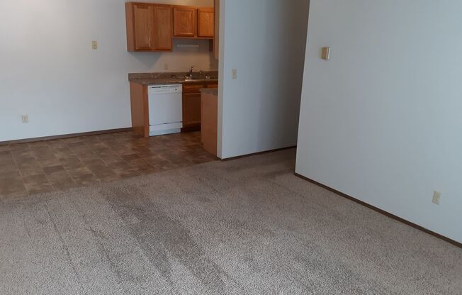 2 beds, 1 bath, 765 sqft, $725, Unit 817-14