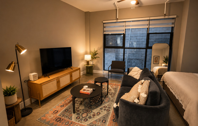 Studio, 1 bath, 549 sqft, $1,960, Unit 203
