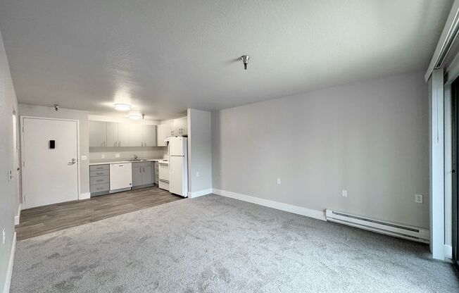 1 bed, 1 bath, 636 sqft, $1,595, Unit 424