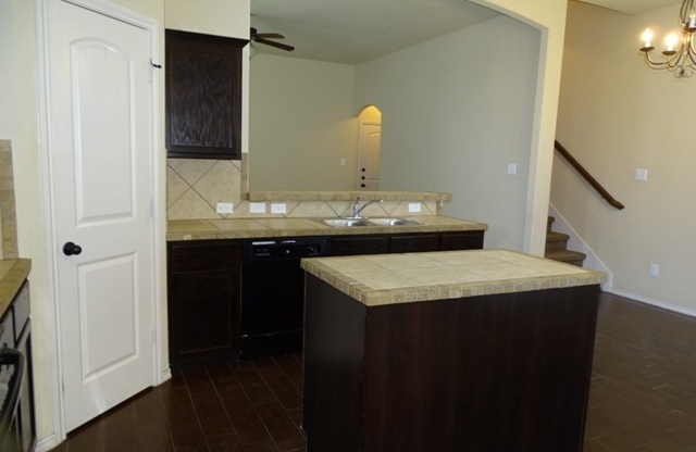 3 beds, 2.5 baths, $1,695