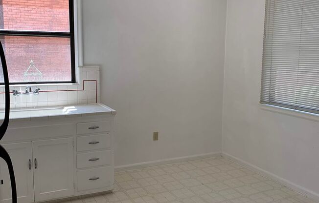 1 bed, 1 bath, 550 sqft, $1,095, Unit Unit 9