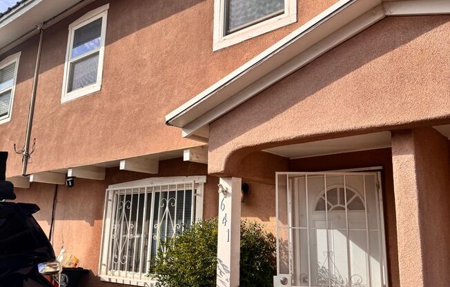 Cute 3 Bedroom 2.5 Bathroom Located In NW Albuquerque! Available 11//1/26