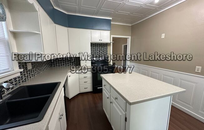 1 bed, 1 bath, $1,000, Unit A