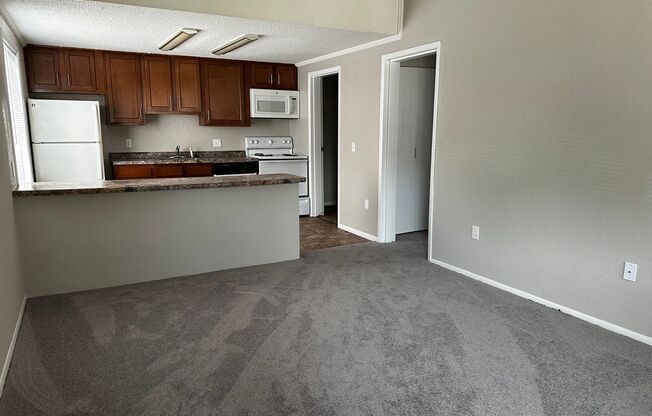 1 bed, 1 bath, 634 sqft, $899, Unit 5744 UD