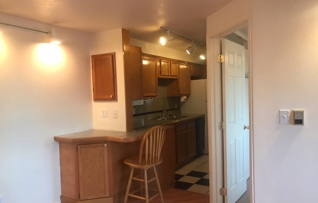 2 beds, 1 bath, 650 sqft, $1,895, Unit 680-217