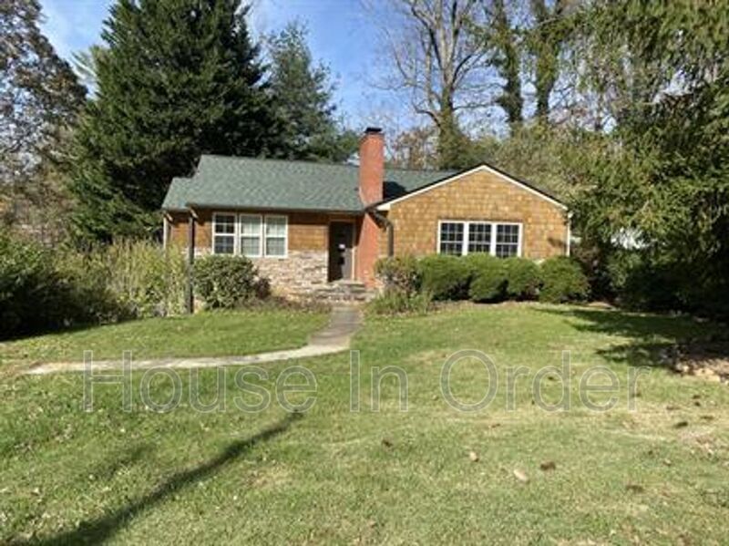 103 CEDAR LN
