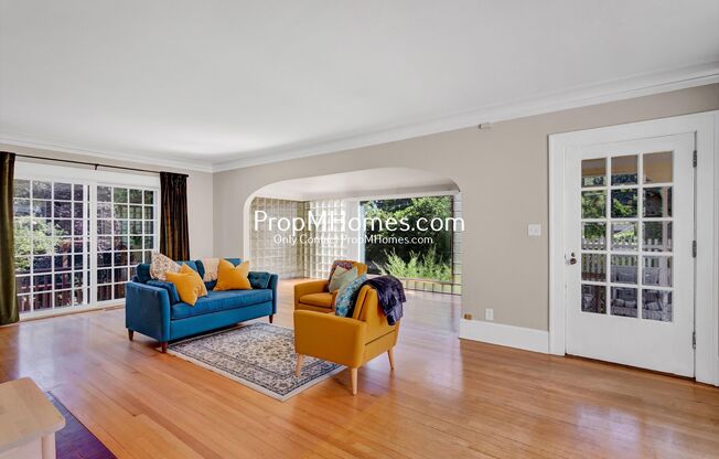 Stunning Four Bedroom Home Near Multnomah Village!