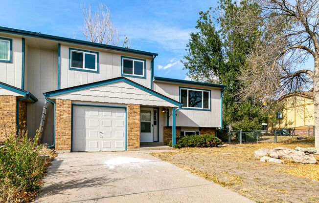 Duplex near Downtown Castle Rock with HUGE YARD!