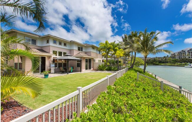 Modern Water Front Condo w/Gorgeous Views, A/C, Yard, & Shared Pool. Ohana Kai