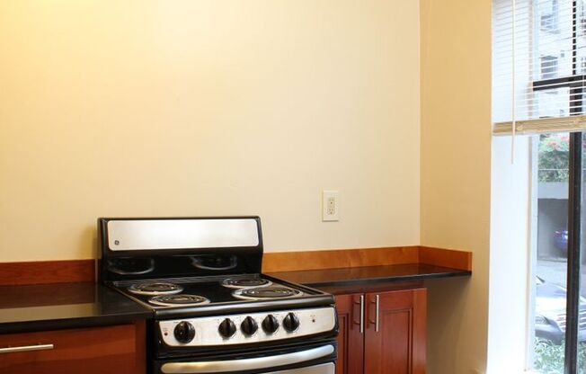 Studio, 1 bath, 450 sqft, $1,350, Unit 311