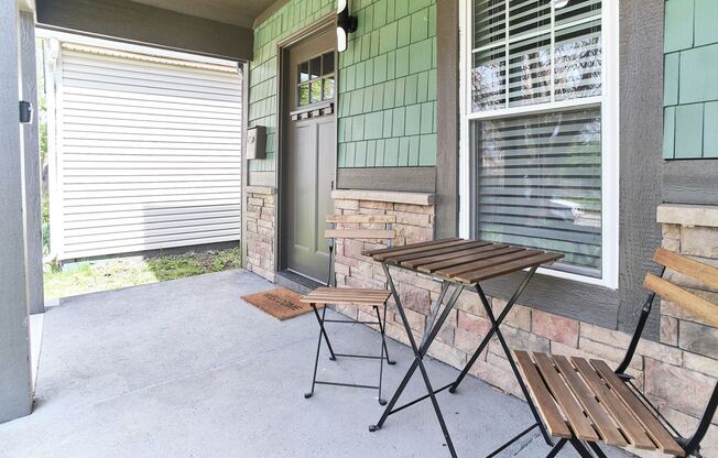 Fully Furnished 2BD Duplex in the Heart of downtown Indy!
