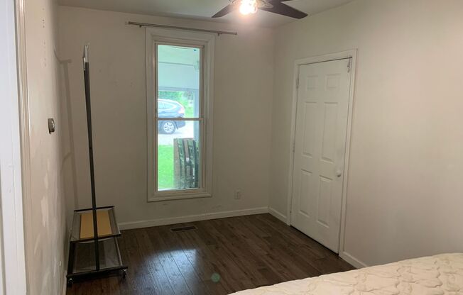 1 bed, 1 bath, $1,200, Unit Unit 4