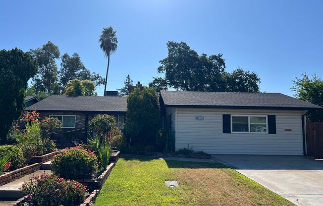 NICE 3 BEDROOM HOME IN ROSEVILLE!