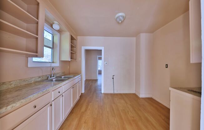 3 beds, 1 bath, $1,300