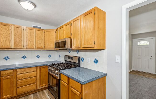 3 beds, 1 bath, $1,195