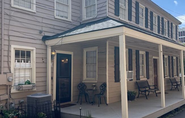 Historic Studio In Medical District-FULLY FURNISHED