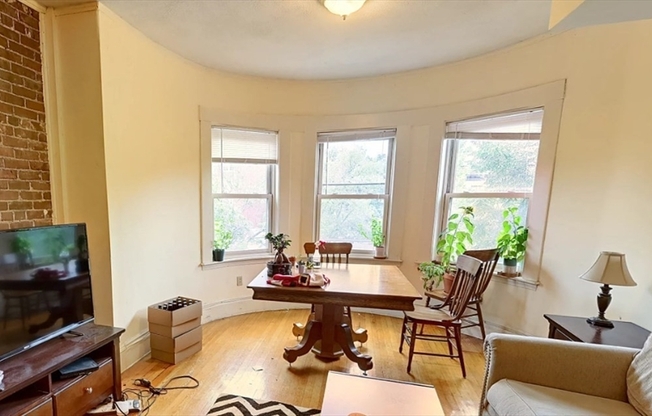 1406 Beacon St