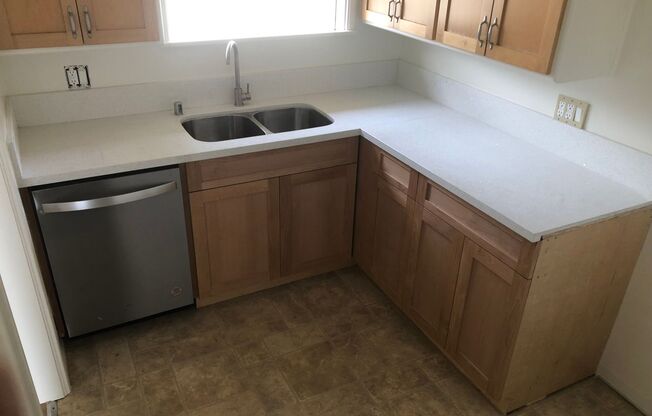 2 beds, 1 bath, $2,850, Unit 5311 Anaheim