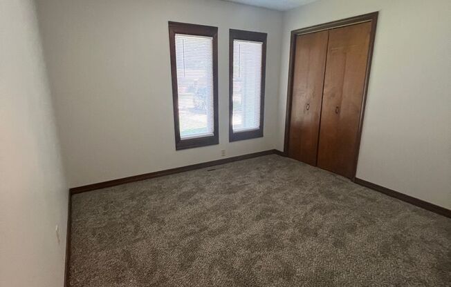 3 beds, 2 baths, $1,395