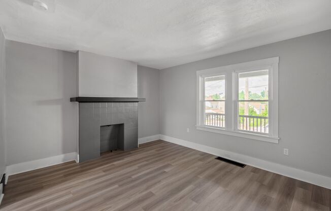 Stunning 3 bedroom home in Carrick available August 15!