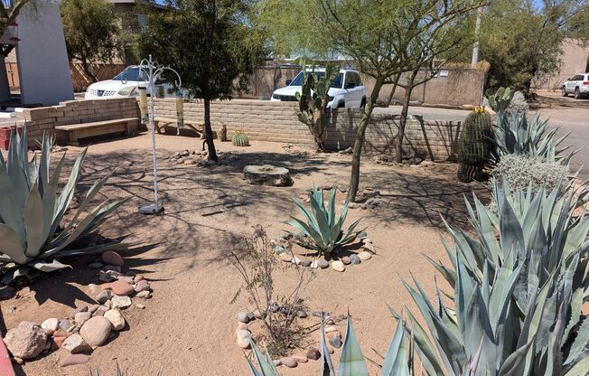 ** TWO (2) MONTHS FREE ** Junior Suite apartment home nestled in a secluded neighborhood with beautiful mountain views