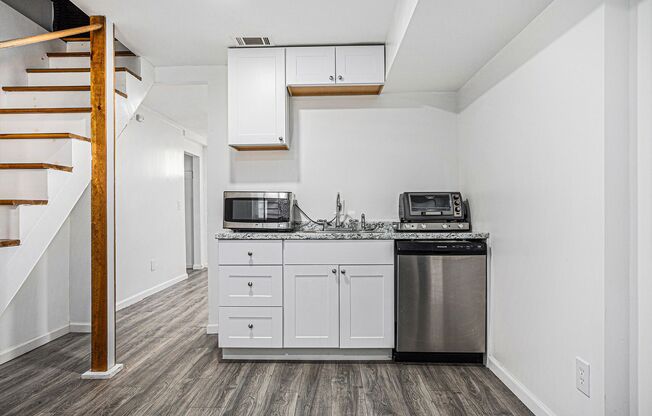 1 bed, 1 bath, 720 sqft, $1,095, Unit Unit B