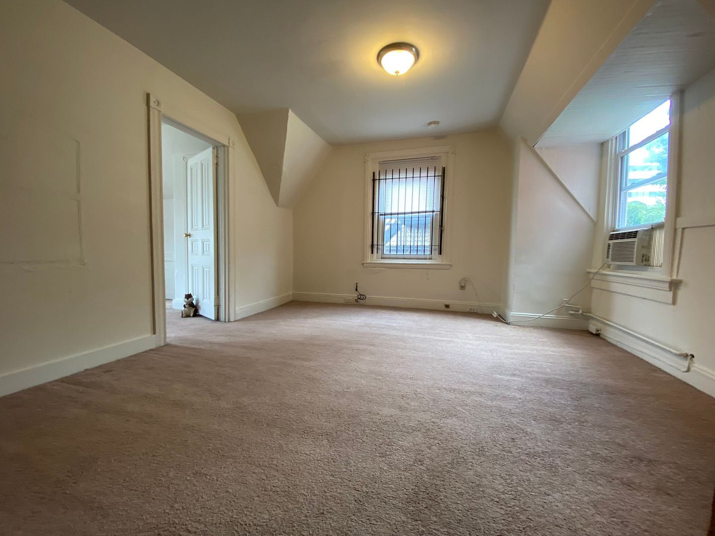 Stunning Two Bedroom in Oakland! One Off-Street Parking Included! Call Today!