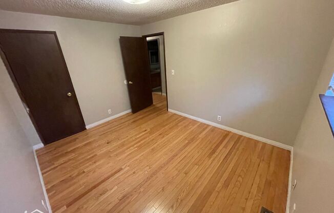 3 beds, 1 bath, 1,024 sqft, $1,495, Unit 1114