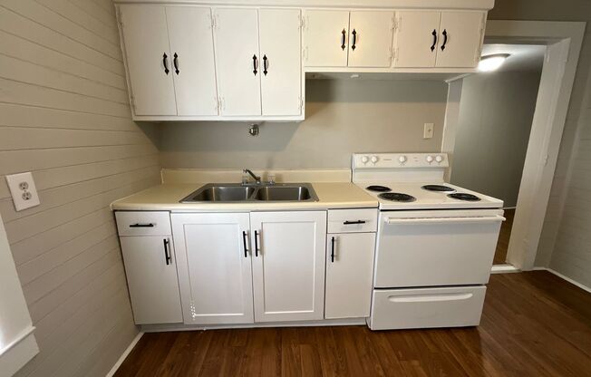 2 Bedroom, 1 Bath Bungalow in Greensboro near O'Henry Blvd & Cone Blvd