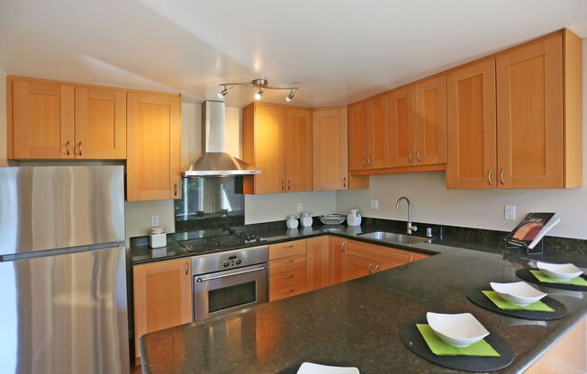 2 beds, 1 bath, $4,095, Unit A