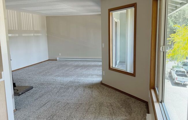 1 bed, 1 bath, 718 sqft, $1,265, Unit 14