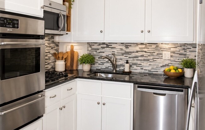 1 bed, 1 bath, 740 sqft, $3,400, Unit 23U