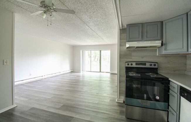 2 beds, 1 bath, $1,475, Unit 3S